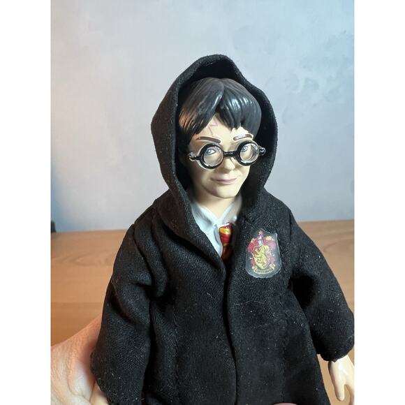 Harry Potter WBEI Action Figure Gryffindor Robe 7” - Picture 5 of 8